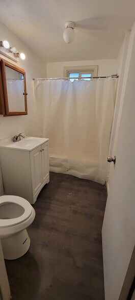 Building Photo - 751 Yosemite Pky