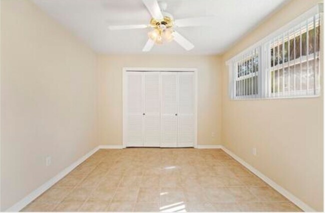 Building Photo - 125 Nandina Rd