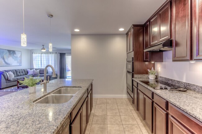 Building Photo - Welcome to this charming 3 bedroom, 2 bath...