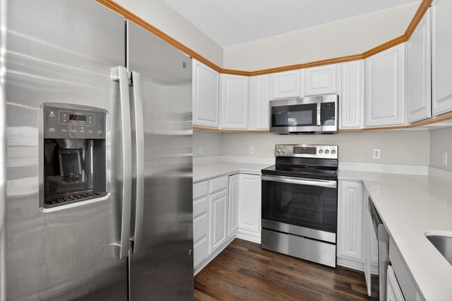 Building Photo - 3 Bedroom 3.5 bath