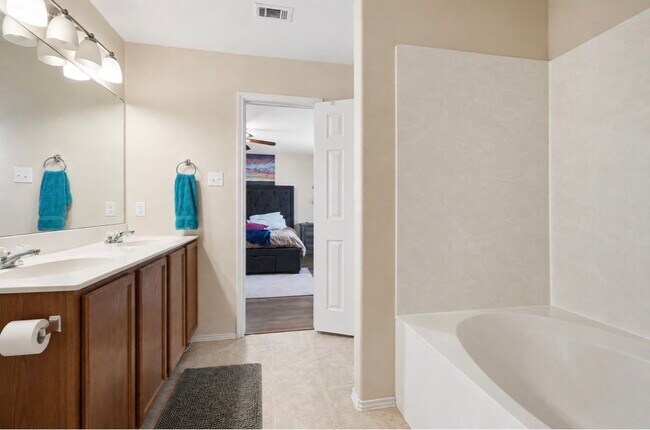 Building Photo - 11521 Autumn Ash Dr