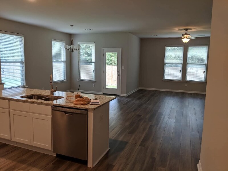 Building Photo - 8194 Fairlane Dr