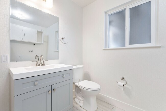 Building Photo - Beautiful 3B/3B Westside Atascadero