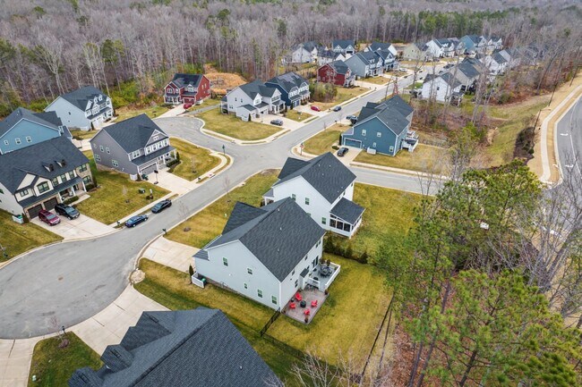 Building Photo - 4 Bedroom Executive Home located in Magnolia Green