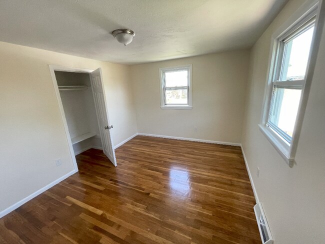 Building Photo - 16 Totman Dr