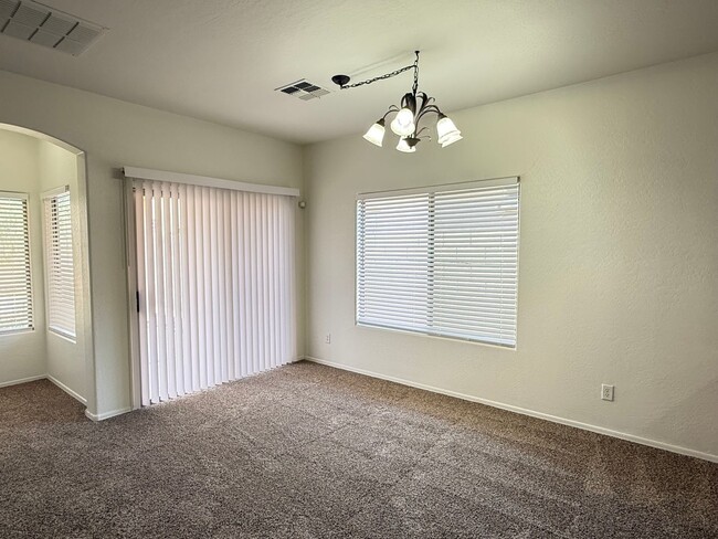 Building Photo - BRAND NEW CARPET 3 Bedroom 2 Bathroom Spacious Floorplan!