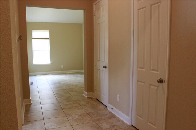 Building Photo - 8727 Stoney Brook Ln