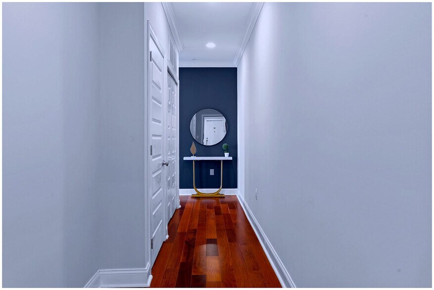 Building Photo - 1421 N 5th St