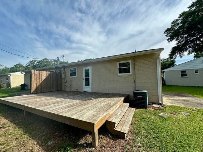 Building Photo - SEAGATE VILLAGE - Located off Greenville A...