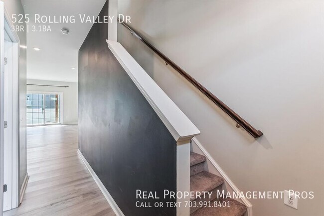 Building Photo - 525 Rolling Valley Dr