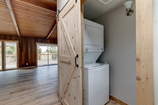 Building Photo - 4 bedroom/2 bath house in Deception Park View