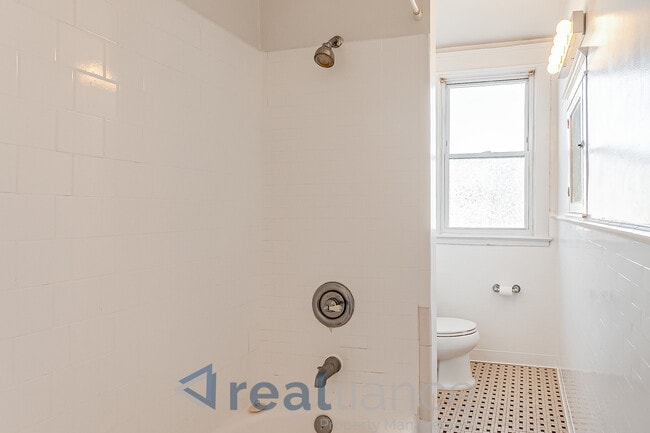 Building Photo - 1020 Fairmont St NW