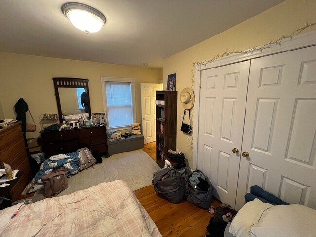 Building Photo - Porter Sq. Location. Renovated Unit, Steps...