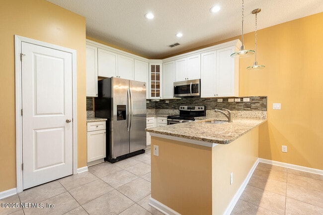 Building Photo - 9439 High Meadow Ln