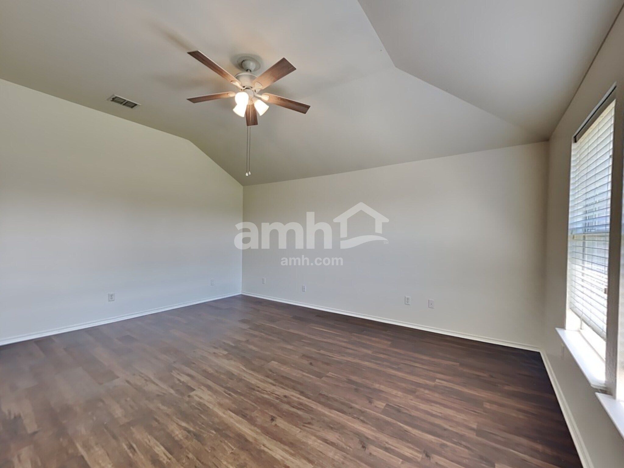 Building Photo - 617 Overton Dr