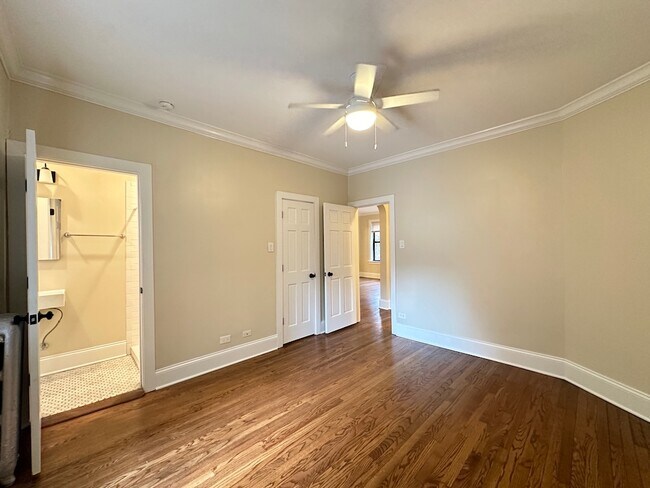 Building Photo - 1364 E 52nd St