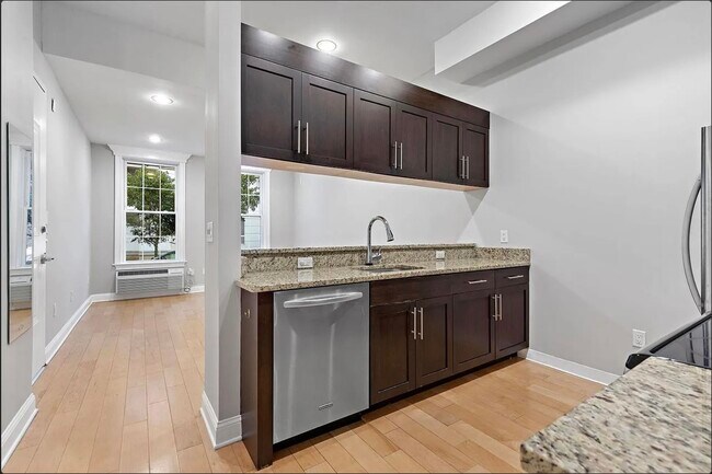 Building Photo - 100 Tidewater St