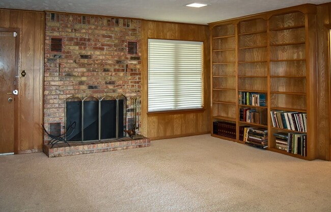 Building Photo - Country Home with 3 Bedrooms and 2 Baths
