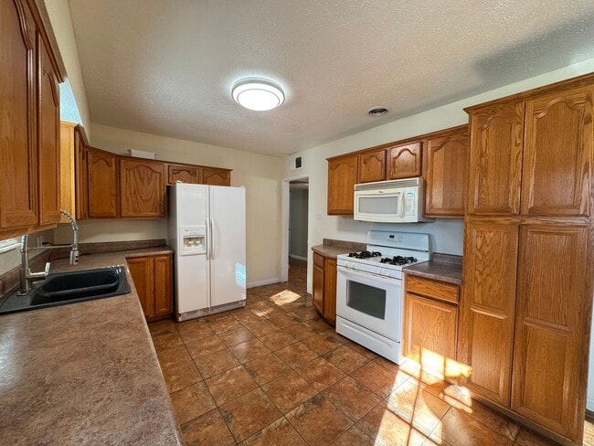 Building Photo - Spacious and Affordable Needles Ca home