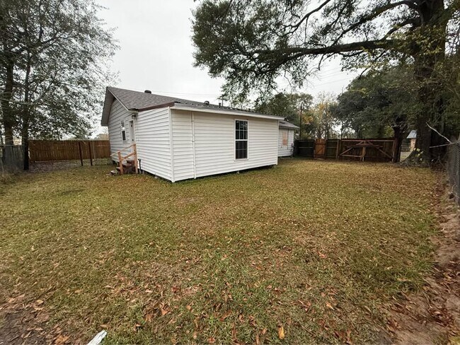 Building Photo - 3 Bedroom 1 Bathroom Home for Rent