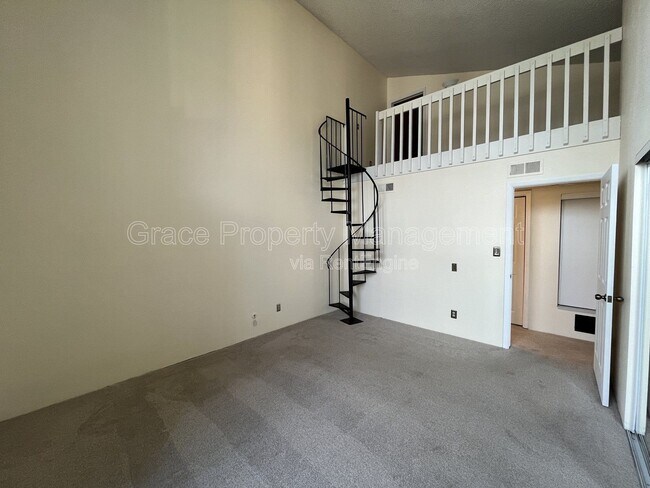 Building Photo - 9817 E Peakview Ave