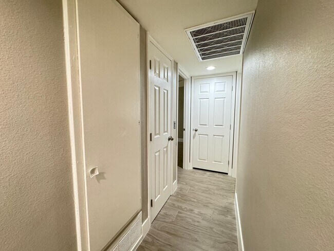 Building Photo - 1724 Izabella Ave