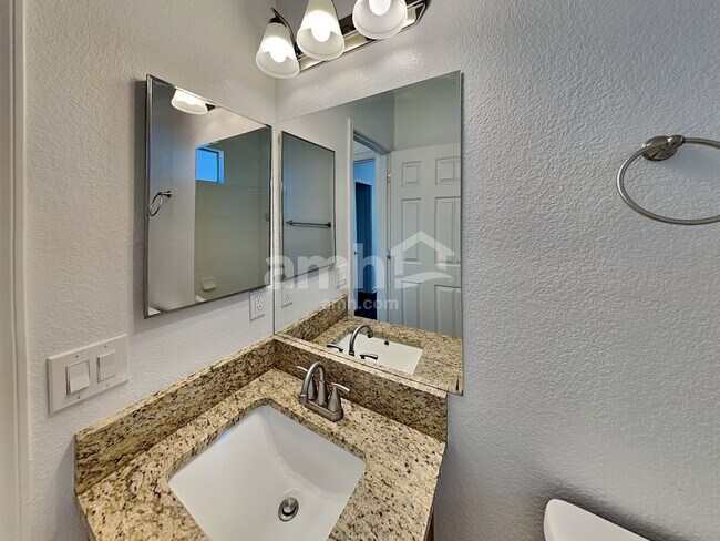 Building Photo - 138 E Calle Del Rondador