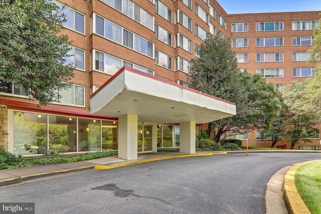 Building Photo - 4000 Tunlaw Rd NW