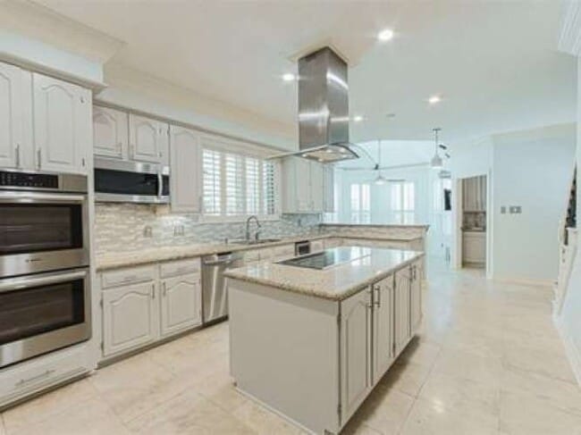 Building Photo - 20115 Echo Falls Dr