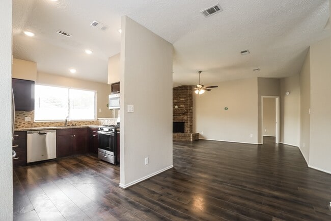 Building Photo - 15118 Loma Paseo Dr