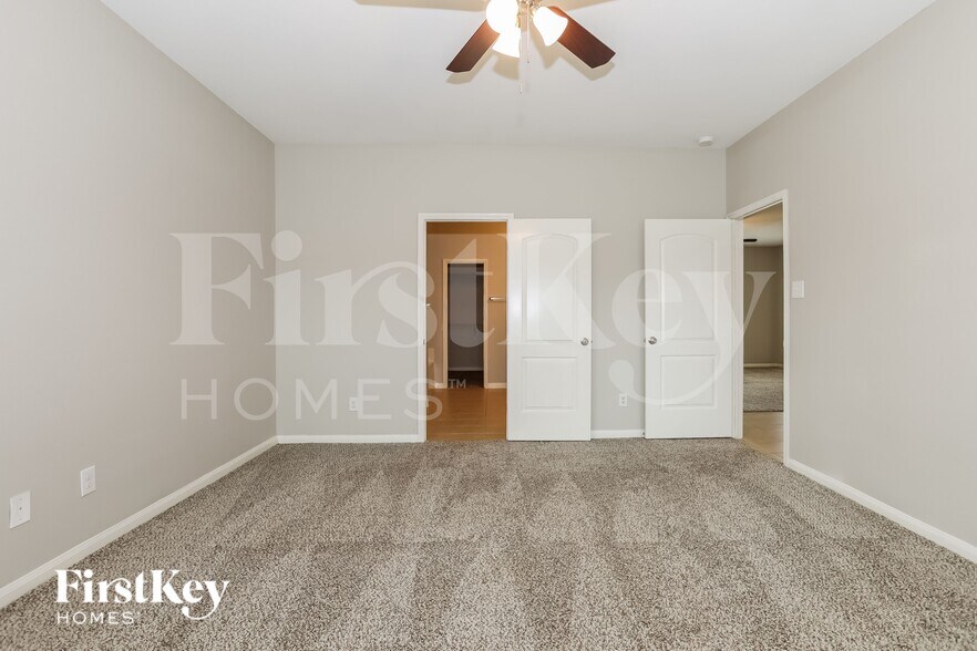 Building Photo - 20718 Round Key Dr