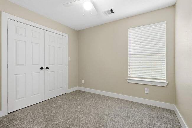 Building Photo - 9716 Fillmore St