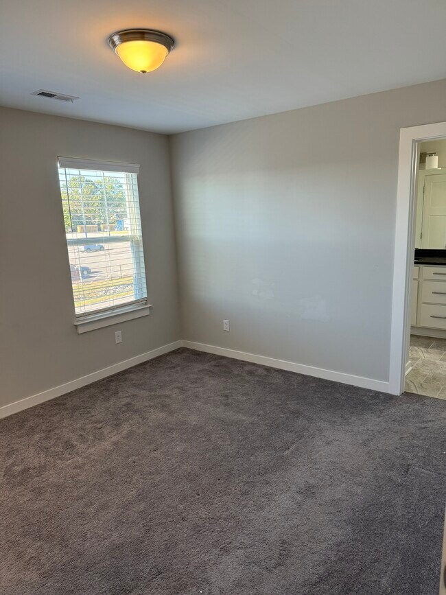 Building Photo - 689 Hickory Industrial Dr