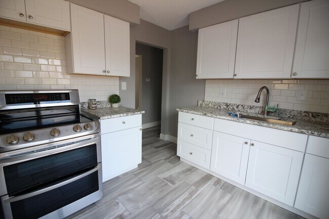 Building Photo - Taylor Home for Rent