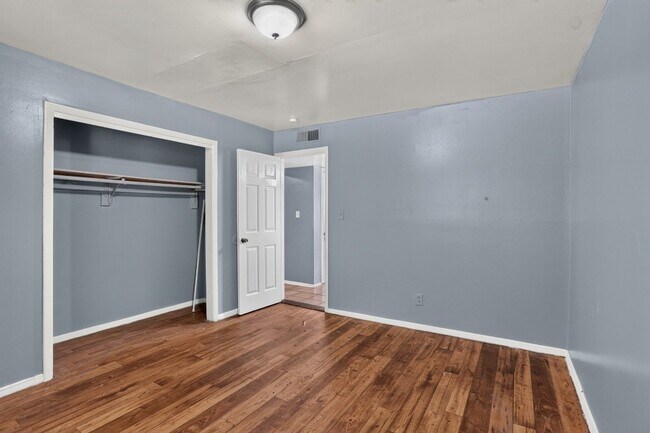 Building Photo - 609 Allen Dr