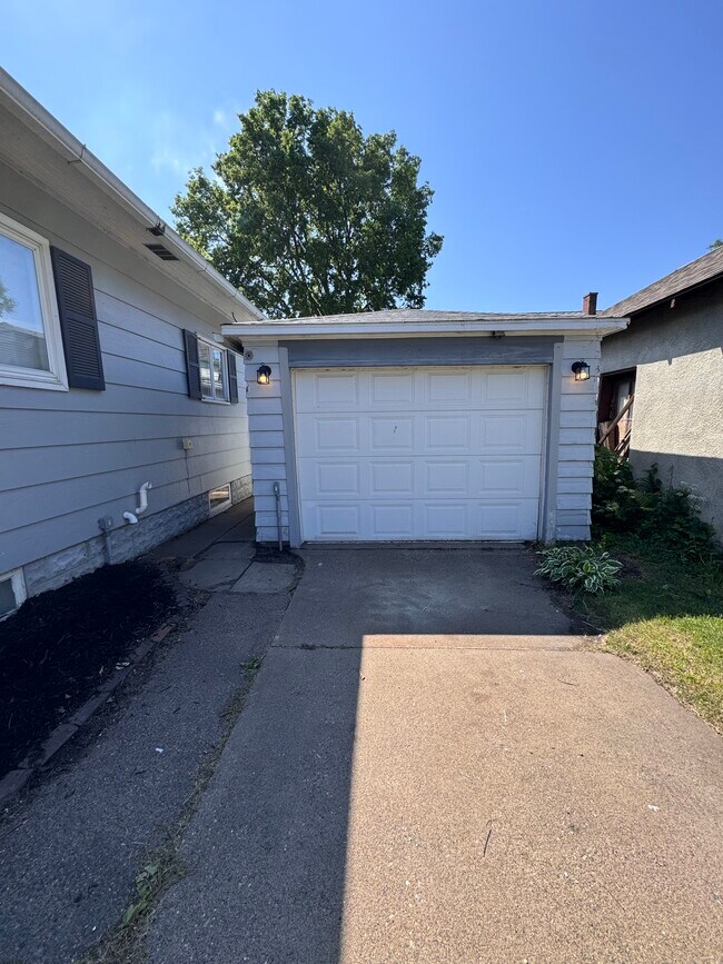 Building Photo - 313 Chestnut St