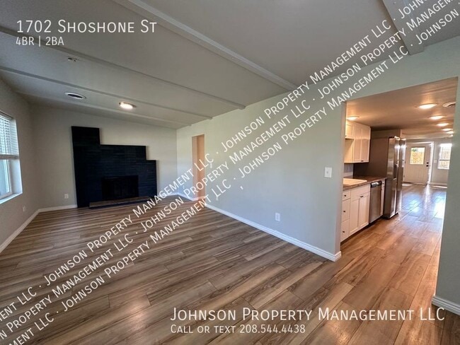 Building Photo - 1702 Shoshone St