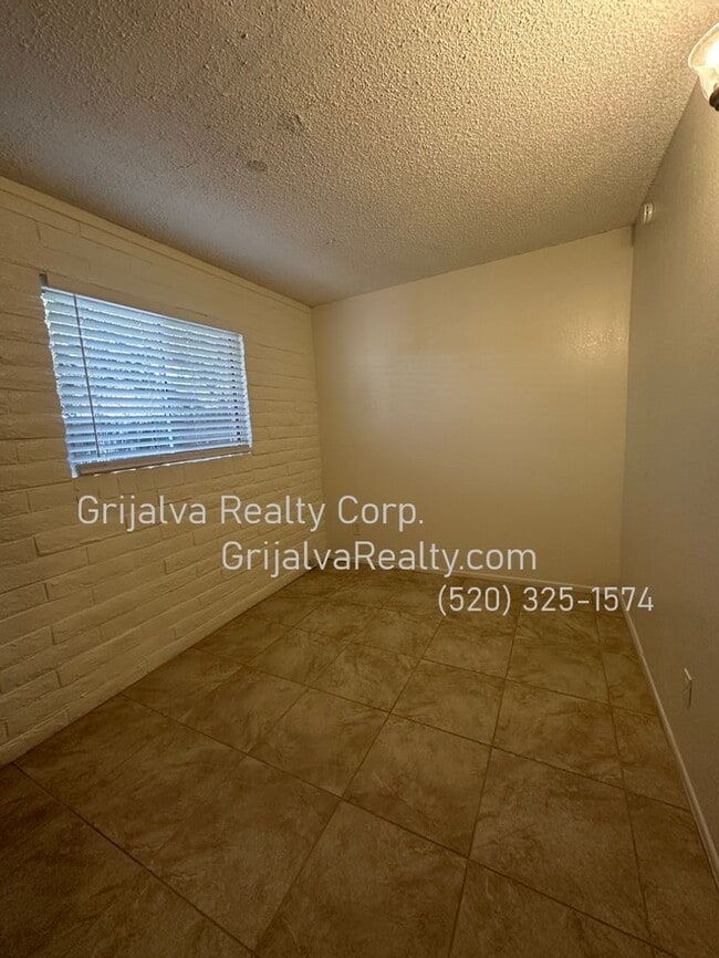 Building Photo - 2838 N Sparkman Blvd