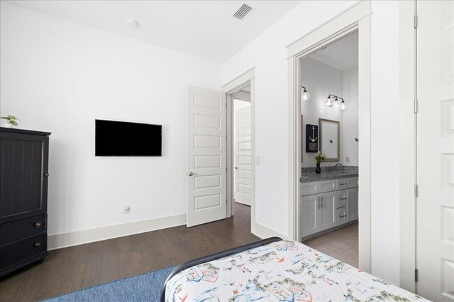 Building Photo - 275 Gulfview Cir