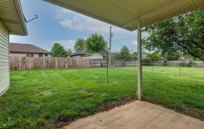 Building Photo - 302 Slim Wilson Blvd