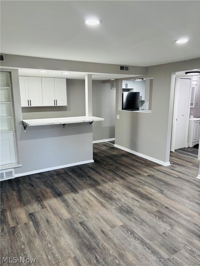 Building Photo - 21045 Southbend Cir