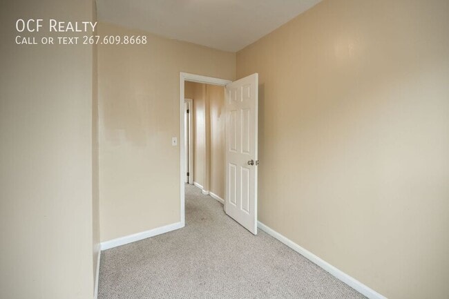 Building Photo - 2500 E Oakdale St