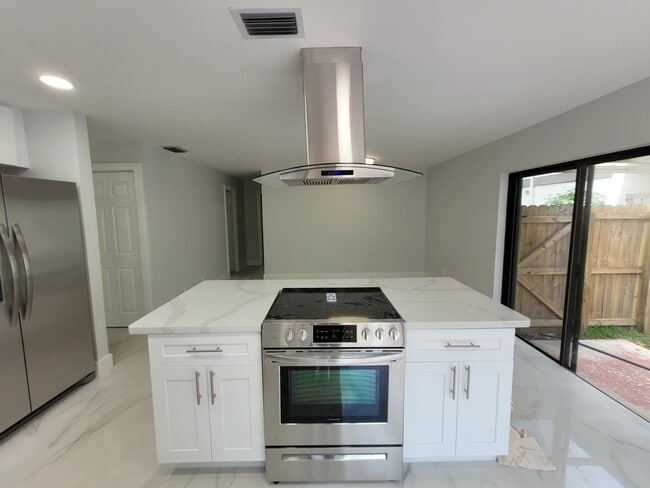 Building Photo - 4105 N 48th Ave