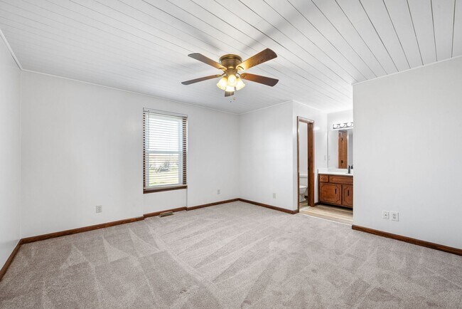 Building Photo - 501 Eysian Rd