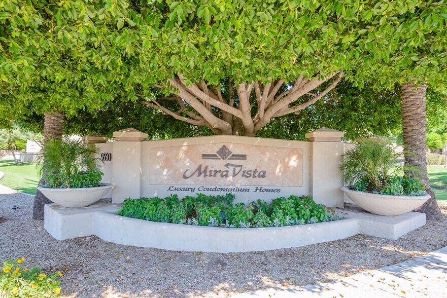 Building Photo - 9550 E Thunderbird Rd