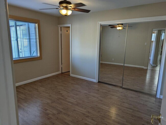 Building Photo - 1343 E Osborn Rd