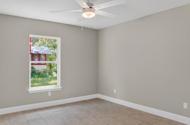 Building Photo - 815 Tomoka Rd