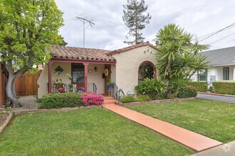 Building Photo - Charming 3BD/2BA in Downtown Sunnyvale - F...