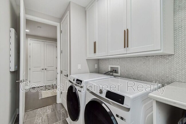 Building Photo - 5408 S Elkins Ave