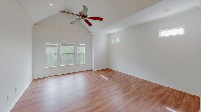 Building Photo - 5843 Petty St